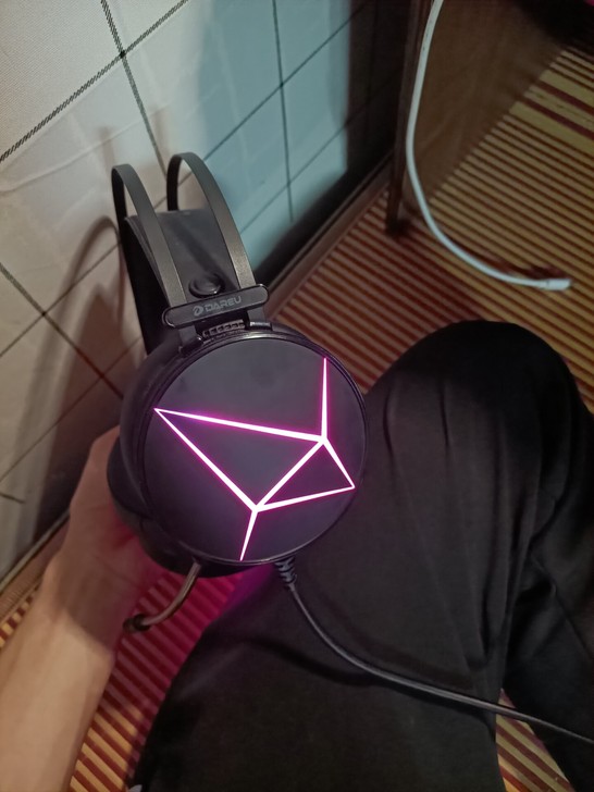 达尔优耳机自用半年，因为要毕业了，懒得带走...