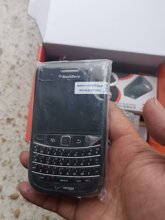 黑莓9650 库存机 曾经开店库存 未使用