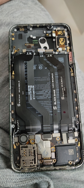 黑鲨2配件机处理，后盖成色差，主板没了，尾...