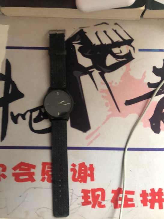 联想的手表，不知道是没电了还是怎么了，现在...