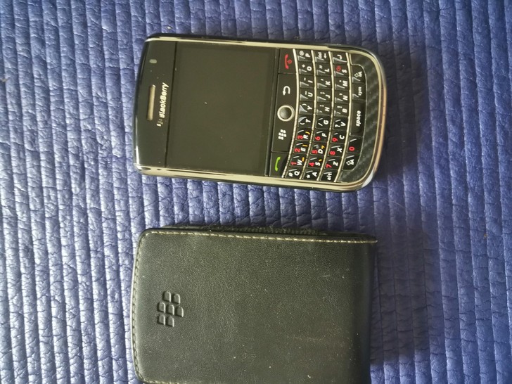 国行黑莓9630，电信厅买的。