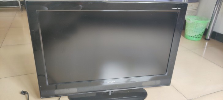 32寸 清华同方液晶电视。自取