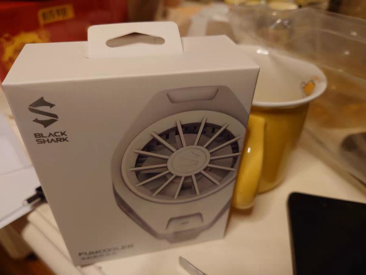 【准新品】小米手机黑鲨冰封散热背手机散热器...