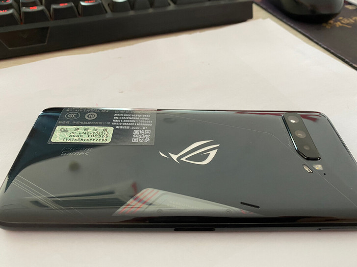 华硕玩家国度ROG3 三代 12g 128g