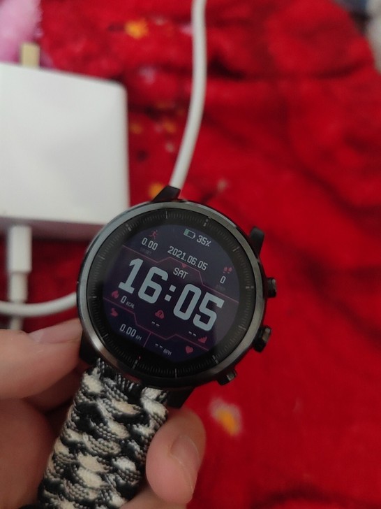 华米手表2,只剩手表跟充电器了。