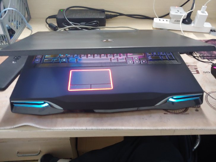 外星人M18xR2,最经典18寸的外星人电...