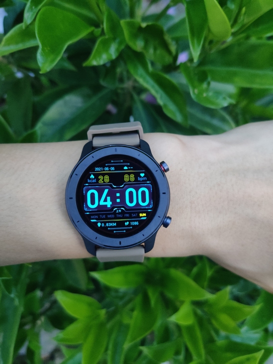 华米GTR42mm星空黑手表