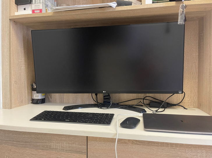 LG电脑显示器，宽屏32寸