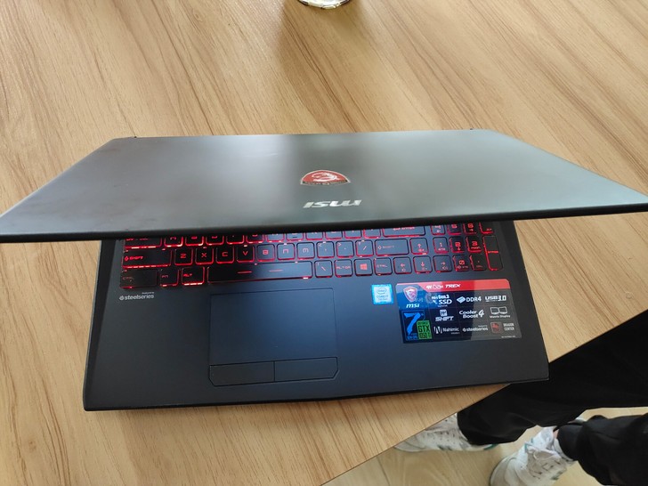 微星游戏笔记本，配置在图里，有需要的联系。