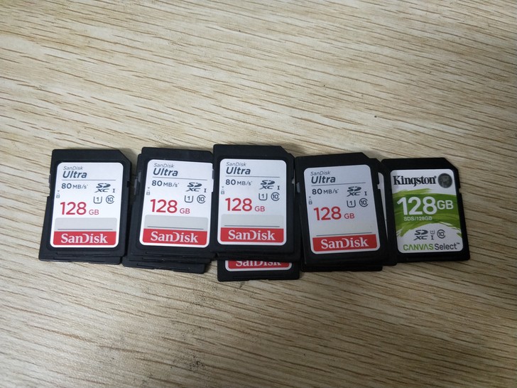 13张SD卡，13张闪迪，9成新sandi...