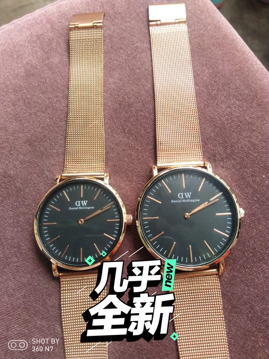 DW手表两只,过生日的时候朋友送的。