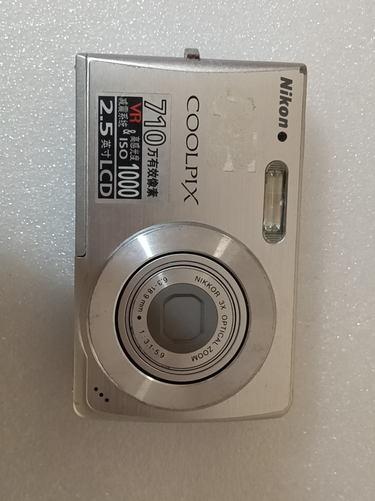 尼康S200数码相机，货场拿回来的，不开机...