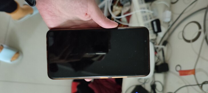闲置欧维手机一个,6+128.屏幕有条裂痕...