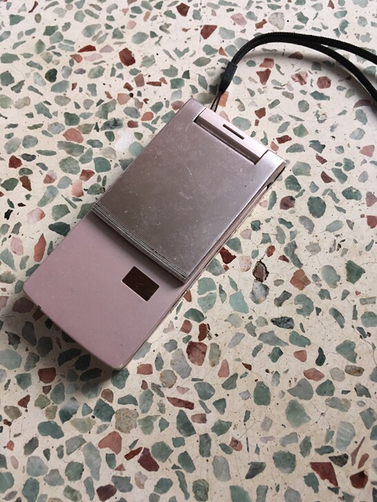 夏普9010原装手机夏普手机带电池充电器。...