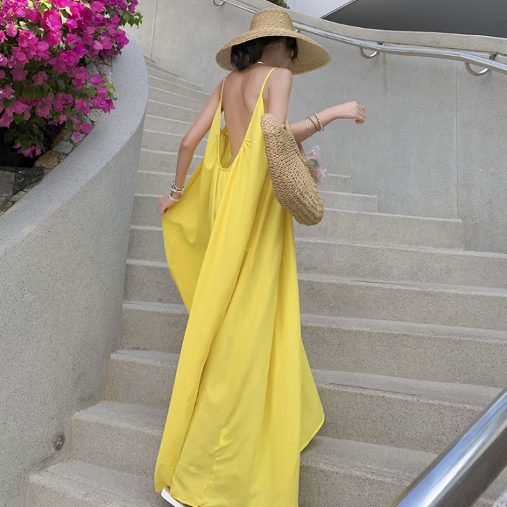 性感沙滩裙女夏2021新款显瘦海南三亚吊带...
