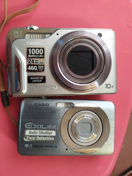 卡西欧相机两个