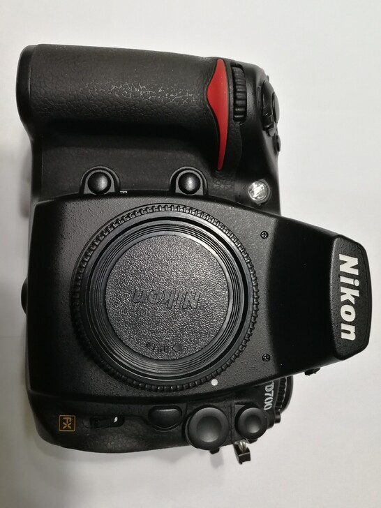尼康D700机身。
