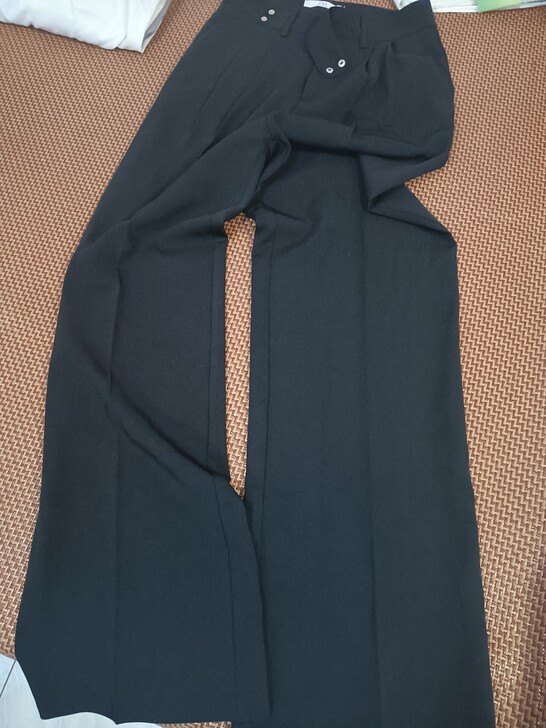 全新修身阔腿裤两件，黑色长裤，裤子太多穿不...