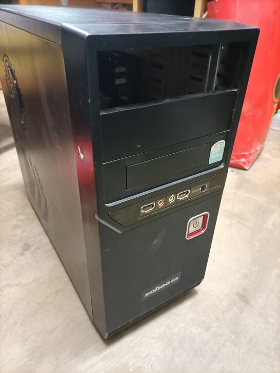 电脑主机机箱,带一个电源,