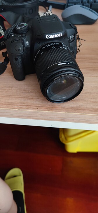 佳能EOS 700D，18-55套机，闲置...