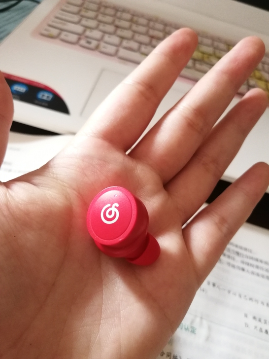 网易云ME01TES浆果红蓝牙耳机，前段时...