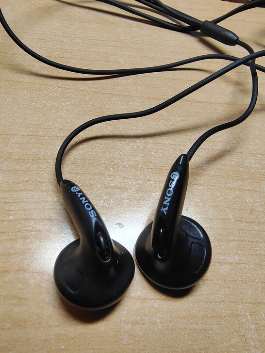 索尼MDR-E805，性能就不多说了。大口...