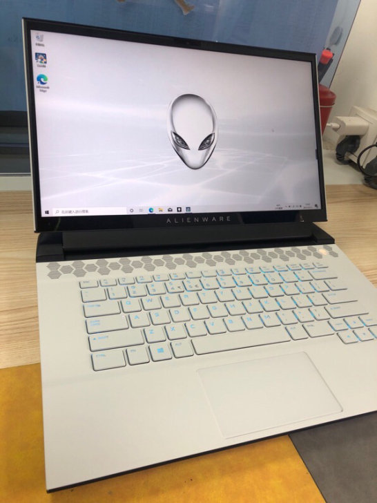 出台外星人M15R3最新款15寸轻薄游戏本...