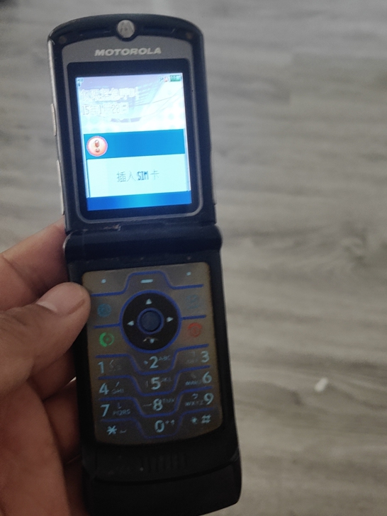 摩托罗拉v3i正常使用成色看图,外屏玻璃裂...