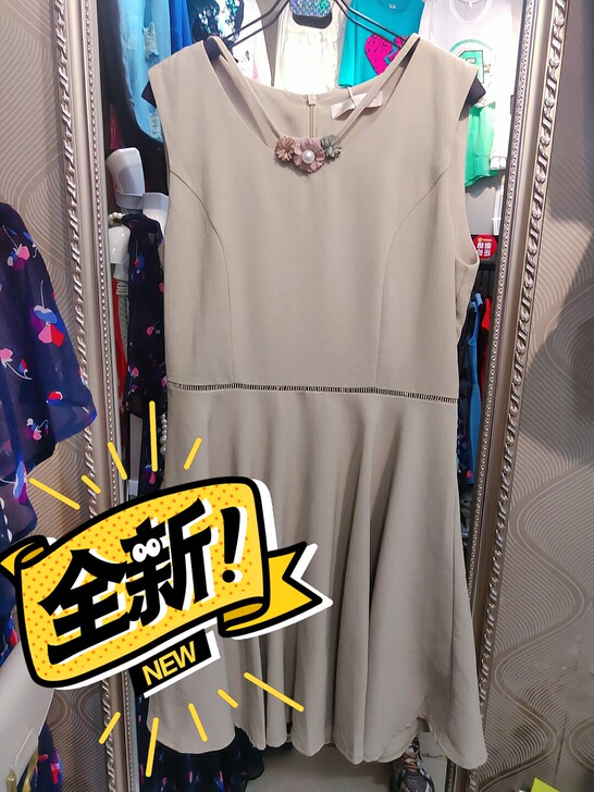 全新专柜样衣无瑕疵，面料凉快版型正，特别好...
