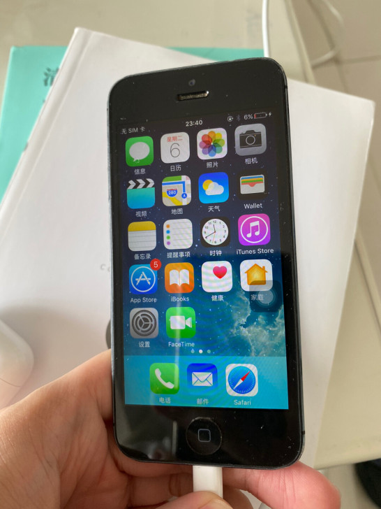 iPhone5手机，闲置在家里。使用痕迹如...