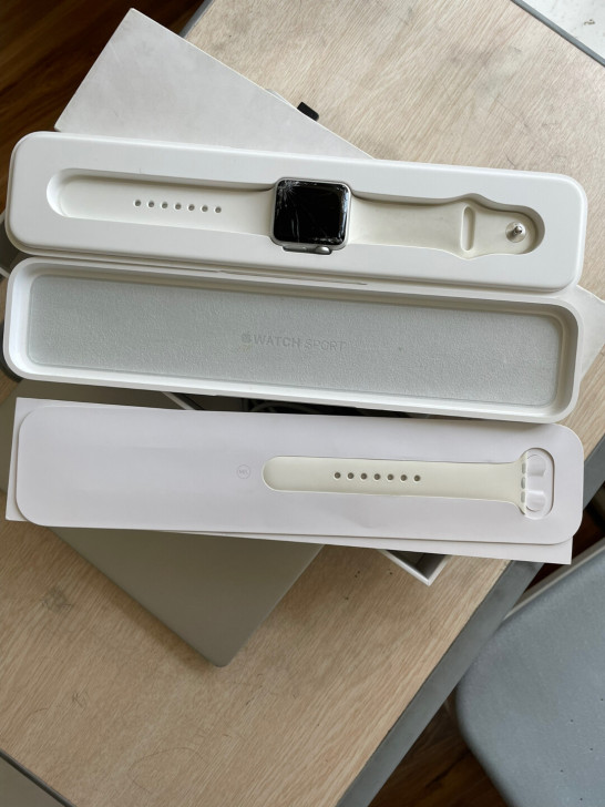 watch型号见图，仅屏碎，其他完好