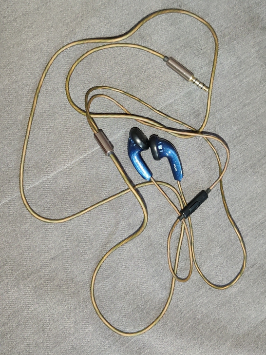 耳机，Mx500，声音正常，线是不是换的不...