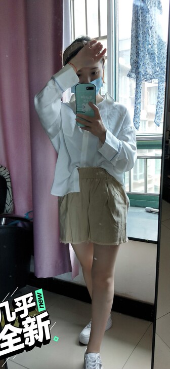 实体店购买，短裤，百搭，面料很舒服，适合瘦...