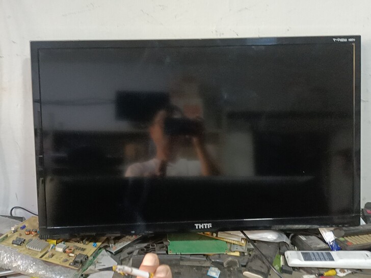 出售二手清华同方32寸液晶电视，无任何故障...