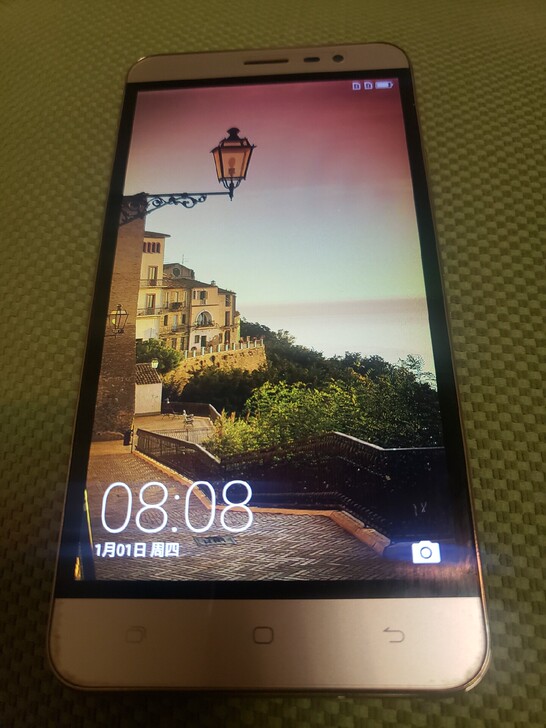 海信智能手机，香槟金，双卡双待，成色9新，...
