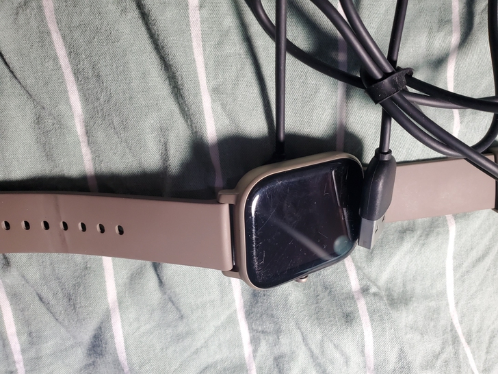 华米gts手表一代国行，屏有划痕，特价转了...