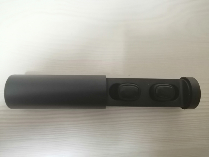 朋友赠送的触摸蓝牙耳机便宜出了