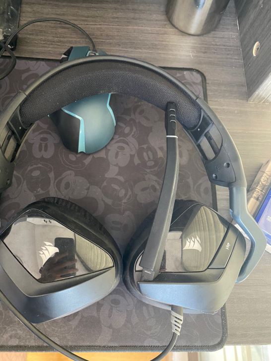 美商海盗船耳机 usb灯光版 200出