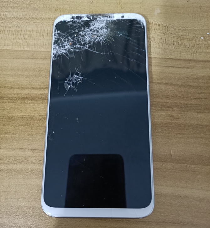 魅族16th，8+128g，手机掉地上被踩...