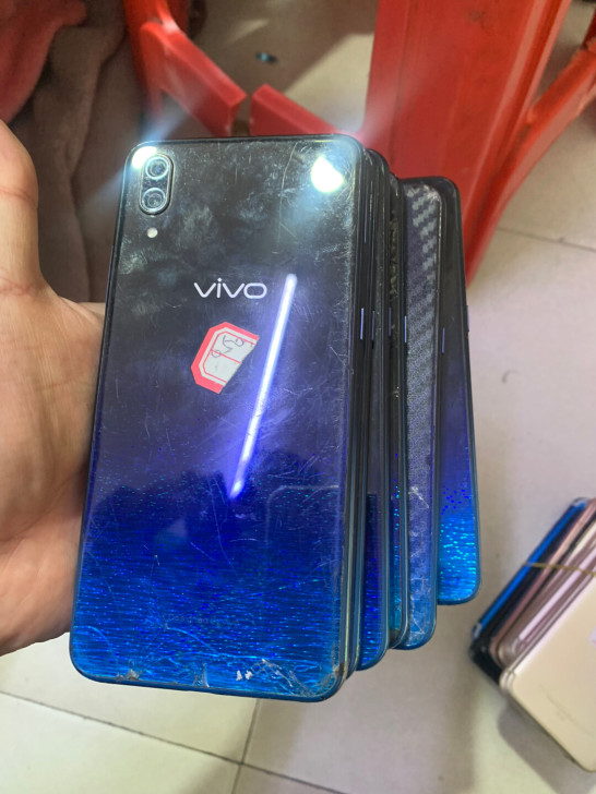 vivo x23幻彩版。内爆vivo x2...