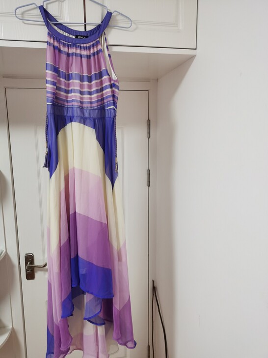 ONLY. 9成新连衣裙，店里买的，出去玩...