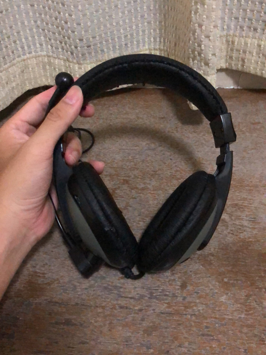 电脑耳机带麦克风
