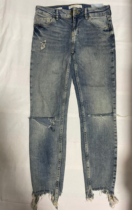 bershka破洞做旧牛仔裤 九分修身长裤