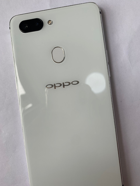 白色oppor15 ，因换机出售！