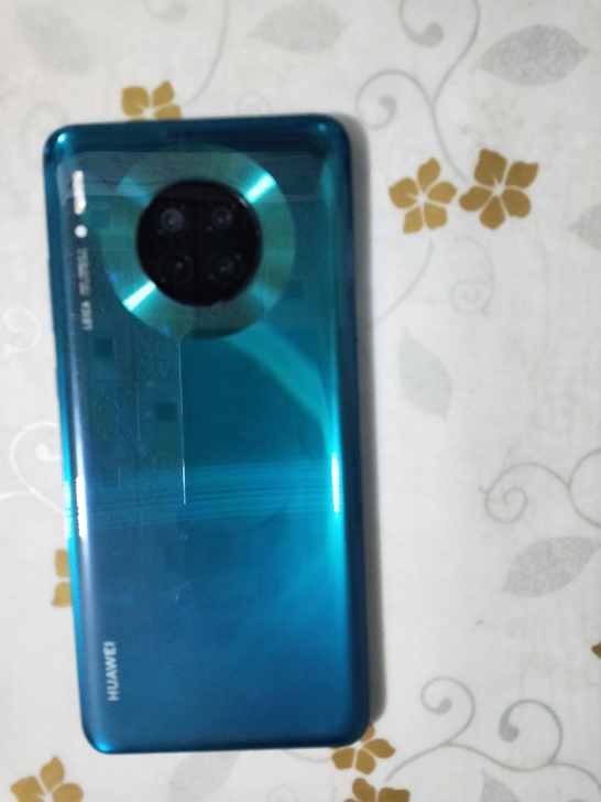 华为mate30.功能正常皮毛一般，组屏幕...