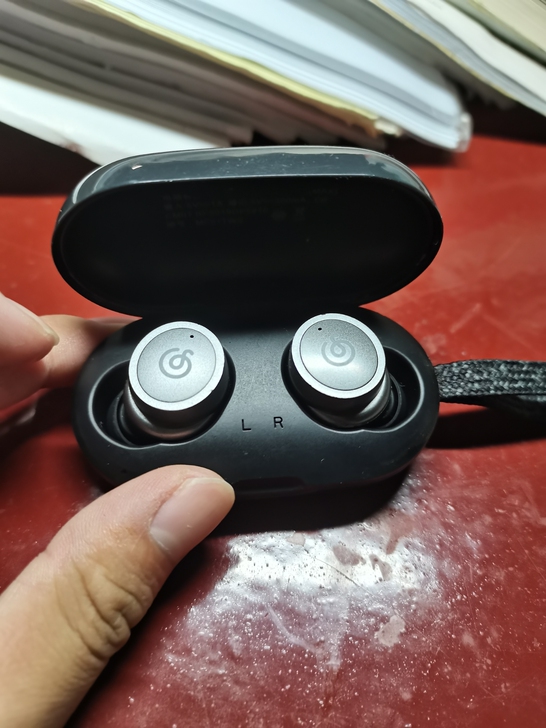 网易云的耳机。