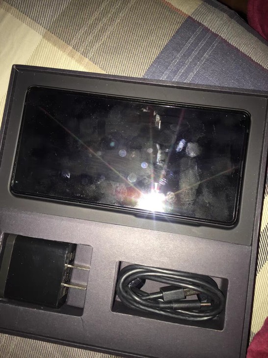 小米mix2    原装自用机 外屏有裂痕...