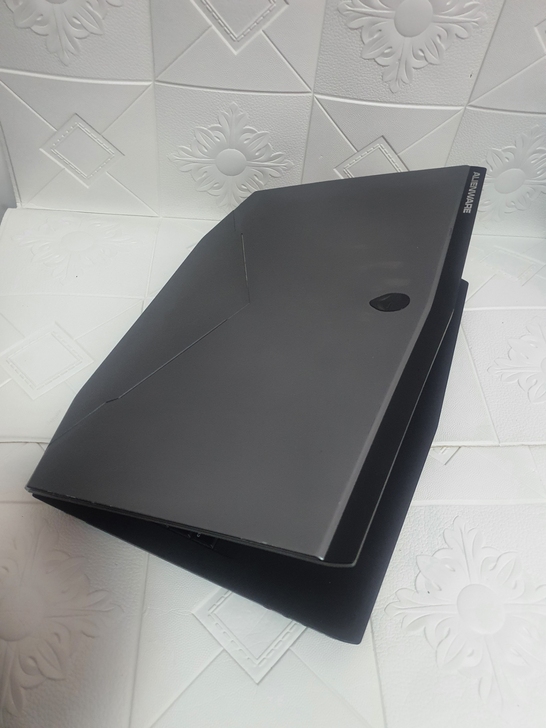 出一台50万跑分游戏本,ddf外星人笔记本...