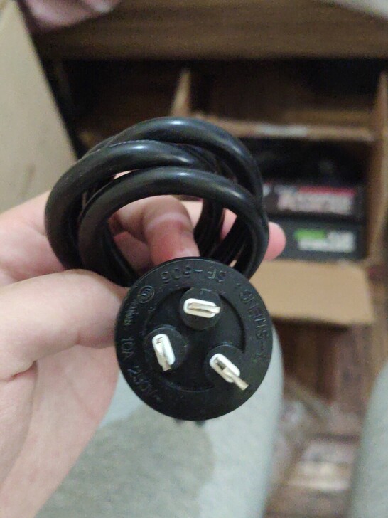 电饭锅   电脑电源线