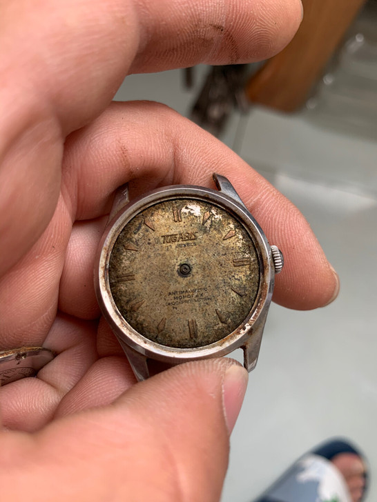 机械表一个不走了回去的修理一下。配件价格出...